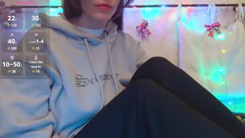 Snapshot of alicewoolfy chatting on 5, 1, 2025 AliceWoolfy online show from 5, 1, 2025