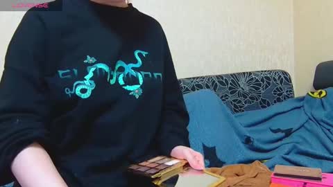 Snapshot of alicewoolfy chatting on 28, 10, 2025 AliceWoolfy online show from 28, 10, 2025