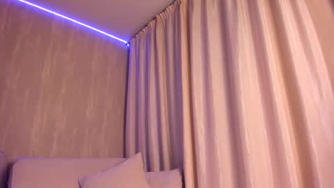 Alicia FANSLY  online show from 16, 9, 2025