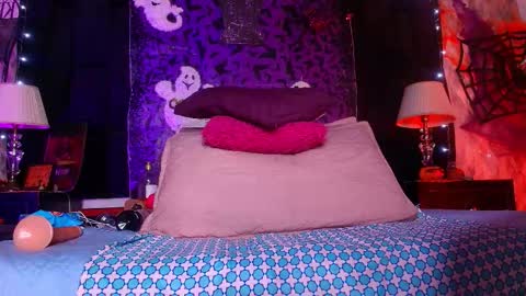 Alicia Kyse  online show from 10, 10, 2025