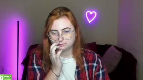 Snapshot of alicia_side_red chatting on 11, 9, 2025 Alicia online show from 11, 9, 2025