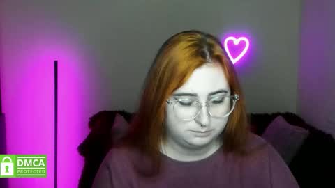 Snapshot of alicia_side_red chatting on 19, 10, 2025 Alicia online show from 19, 10, 2025