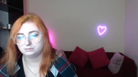 Snapshot of alicia_side_red chatting on 11, 11, 2025 Alicia online show from 11, 11, 2025