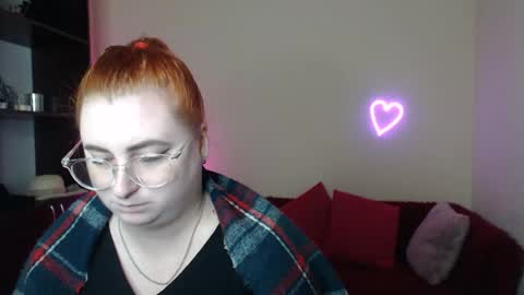 Snapshot of aliciaaared_kis chatting on 12, 11, 2025 Alicia online show from 12, 11, 2025