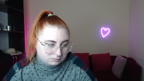 Snapshot of aliciaaared_kis chatting on 14, 11, 2025 Alicia online show from 14, 11, 2025