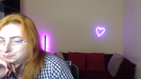 Snapshot of aliciaaared_kis chatting on 21, 11, 2025 Alicia online show from 21, 11, 2025