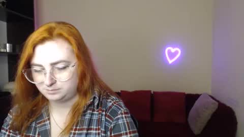 Snapshot of aliciaaared_kis chatting on 28, 11, 2025 Alicia online show from 28, 11, 2025