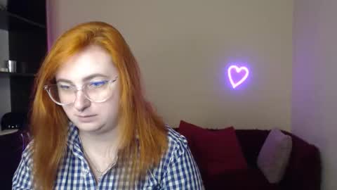 Snapshot of aliciaaared_kis chatting on 5, 12, 2025 Alicia online show from 5, 12, 2025