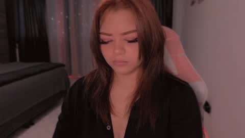aliciawonderland__ online show from 4, 2, 2025