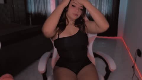 aliciawonderland__ online show from 6, 2, 2025