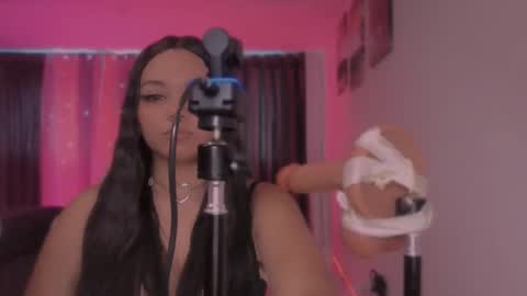 aliciawonderland__ online show from 19, 2, 2025