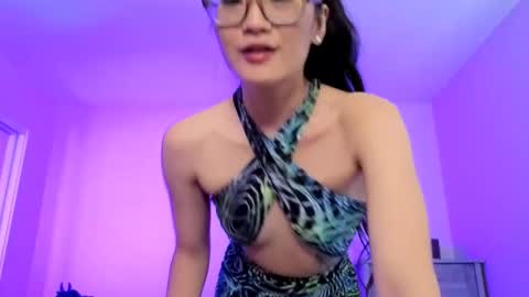 Snapshot of aliciaz3 chatting on 12, 9, 2025 Alicia Hebi online show from 12, 9, 2025