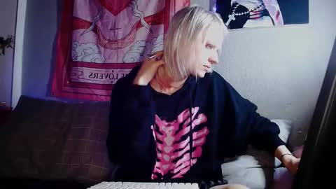 Alien Bella online show from 9, 2, 2026