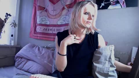 Alien Bella online show from 28, 2, 2026