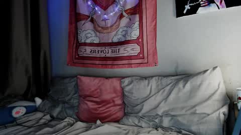 Alien Bella online show from 27, 4, 2026