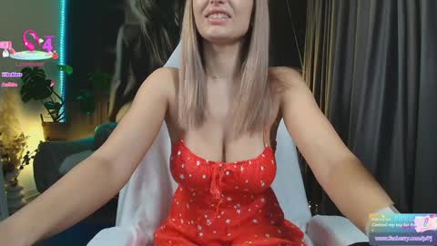 Snapshot of aliessia chatting on 17, 12, 2025 Aliessia online show from 17, 12, 2025