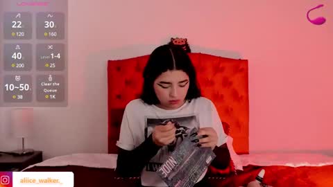 aliice_walker_ online show from 23, 12, 2024