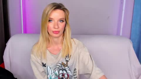 Snapshot of alina_lovelyx chatting on 11, 6, 2026 Alina online show from 11, 6, 2026