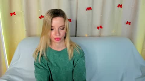 Snapshot of alina_lovelyx chatting on 14, 6, 2026 Alina online show from 14, 6, 2026