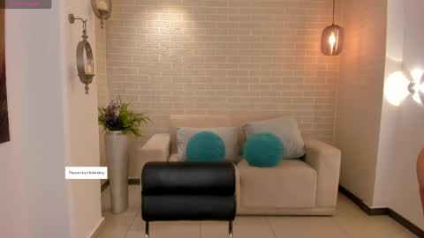 alinakravitz_ online show from 28, 4, 2026