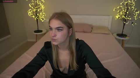 Snapshot of alinalemon chatting on 16, 11, 2025 Alina online show from 16, 11, 2025