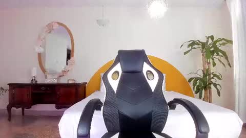 AlinaSimmons online show from 8, 6, 2026
