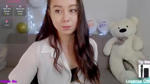 Snapshot of alinaxrose chatting on 4, 11, 2025 AlinaXRose online show from 4, 11, 2025