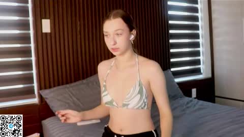 Snapshot of alisaa_01 chatting on 13, 11, 2025 Alice Fansly Alisa01 online show from 13, 11, 2025