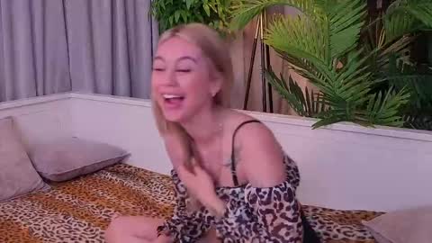 Snapshot of alisha_g chatting on 15, 5, 2026 July online show from 15, 5, 2026