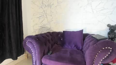 alishaevans_rs online show from 23, 9, 2025