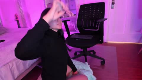 Alison Fishert online show from 21, 1, 2025