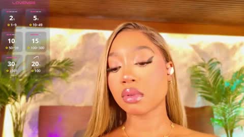 Snapshot of alisoon_moon chatting on 1, 5, 2026 Alison Moon online show from 1, 5, 2026