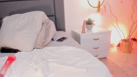 AlissaNix online show from 2, 2, 2025