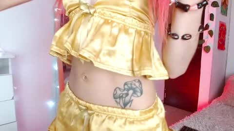 alissesallie_ online show from 6, 12, 2024
