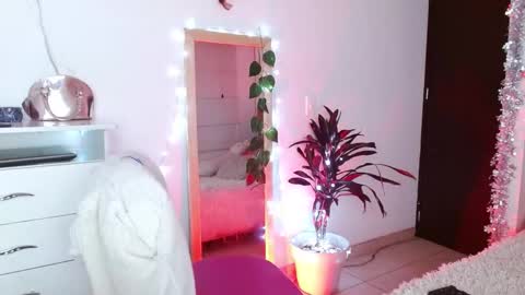 alissesallie_ online show from 10, 12, 2024