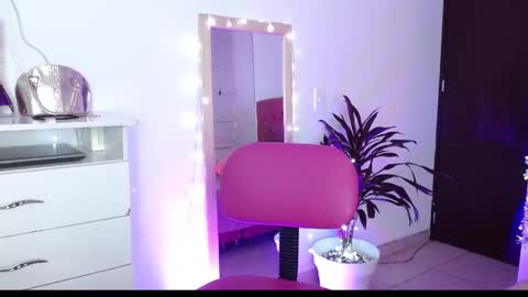 alissesallie_ online show from 7, 1, 2025