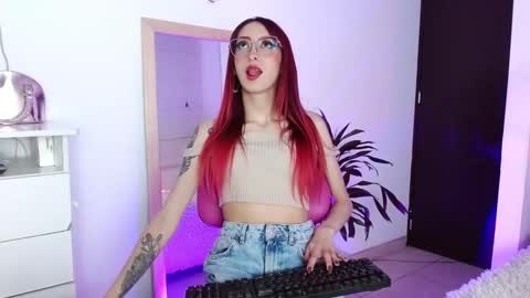 alissesallie_ online show from 24, 1, 2025