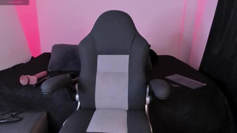 Snapshot of aliz_01 chatting on 10, 11, 2025 Aliz online show from 10, 11, 2025