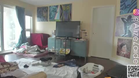 Alize Zaide online show from 4, 3, 2025