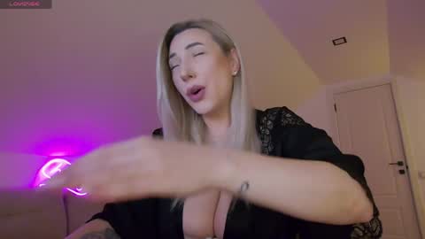 A day u didnt smile is a lost day online show from 13, 4, 2026