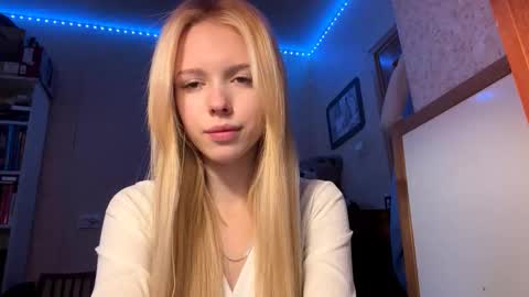 Snapshot of allegralenherr chatting on 18, 11, 2025 Lina online show from 18, 11, 2025