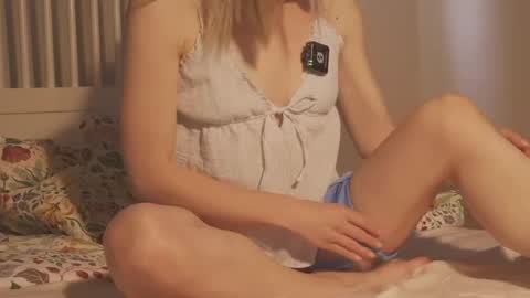 Snapshot of allfine_ chatting on 7, 6, 2026 Alice online show from 7, 6, 2026