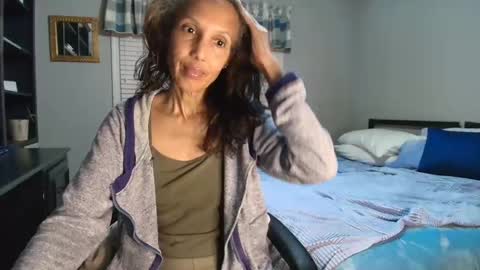 wishlist on bio online show from 14, 10, 2025