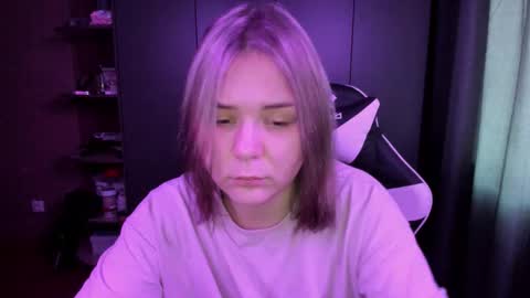 Snapshot of alli_zi chatting on 17, 11, 2025 Blair online show from 17, 11, 2025