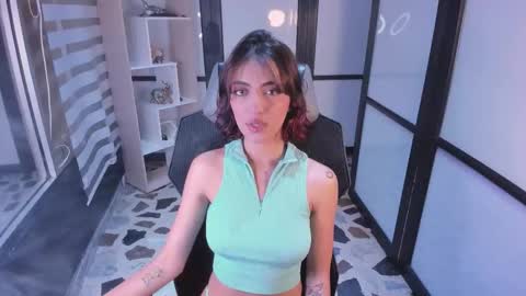 Snapshot of allicerosero chatting on 8, 11, 2025 Allice online show from 8, 11, 2025