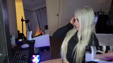 Snapshot of alliefyre chatting on 22, 10, 2025 Allie Fyre online show from 22, 10, 2025