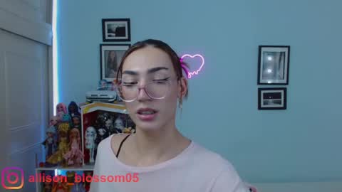   online show from 22, 2, 2025