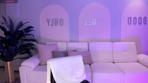 Snapshot of allisonrogersx chatting on 2, 3, 2025 Allison Rogers online show from 2, 3, 2025