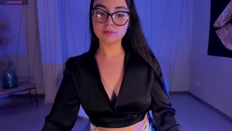 Snapshot of allisonrogersx chatting on 8, 3, 2025 Allison Rogers online show from 8, 3, 2025