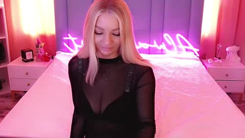 AlwaysHot online show from 6, 2, 2025